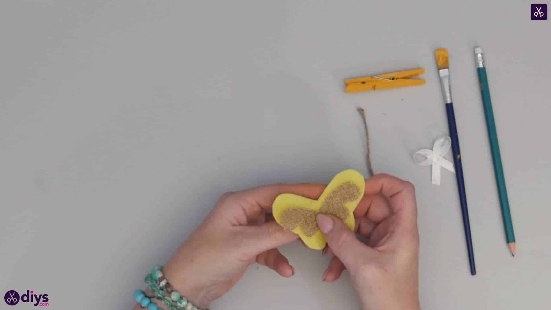 How to craft a butterfly from a clothespin step 6d