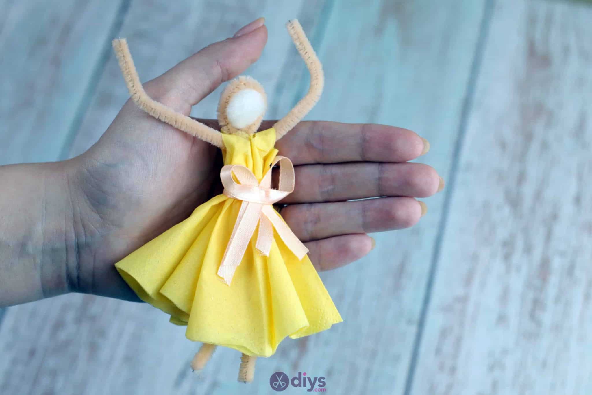 How to make a dancing napkin puppet