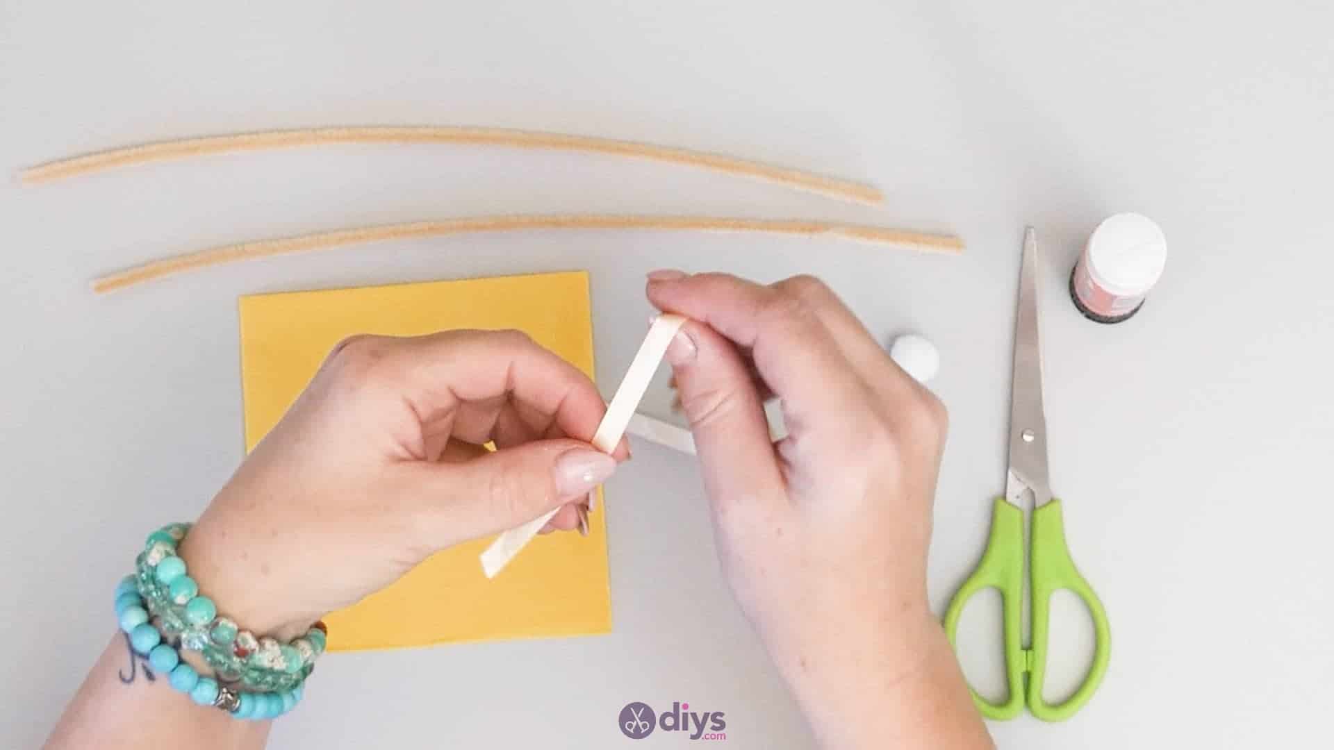 How to make a dancing napkin puppet step2
