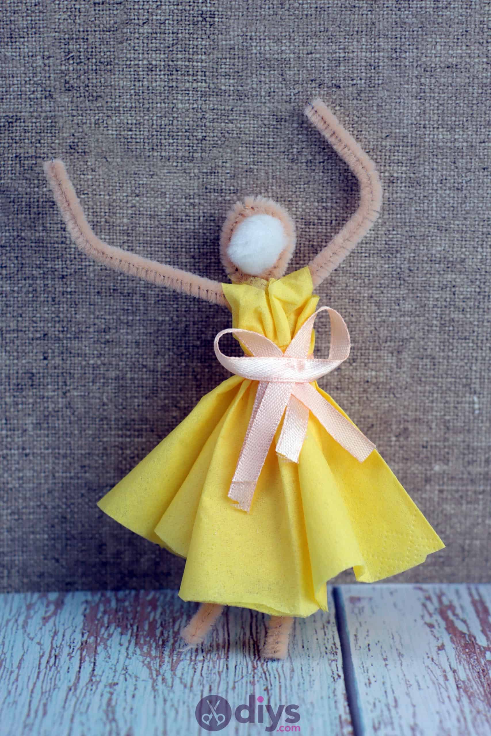 How to make a dancing napkin puppet3