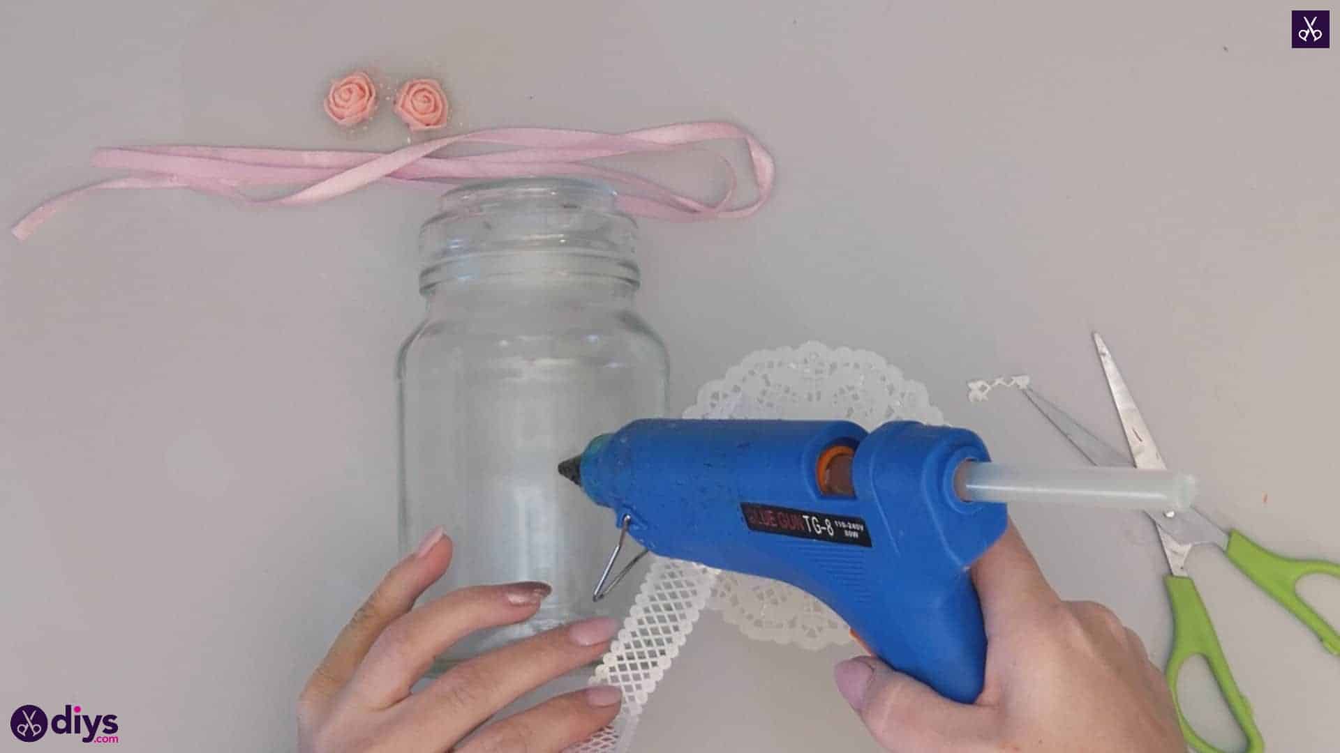 Mason jar centrepiece for weddings glue