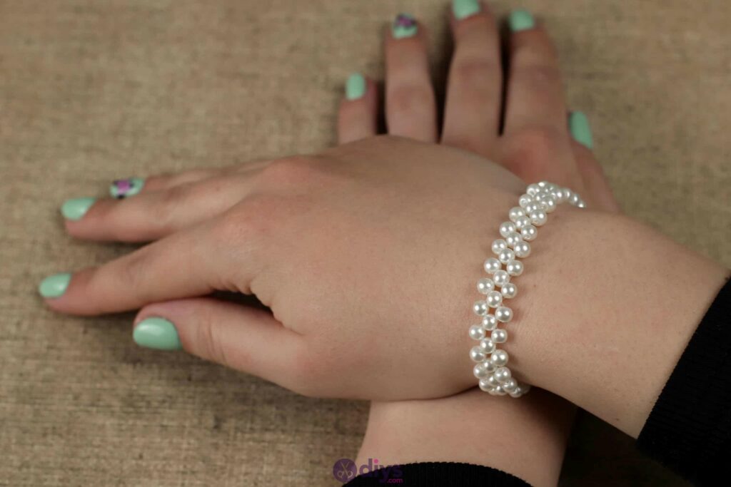 Diy elegant white beads bracelet step 6e