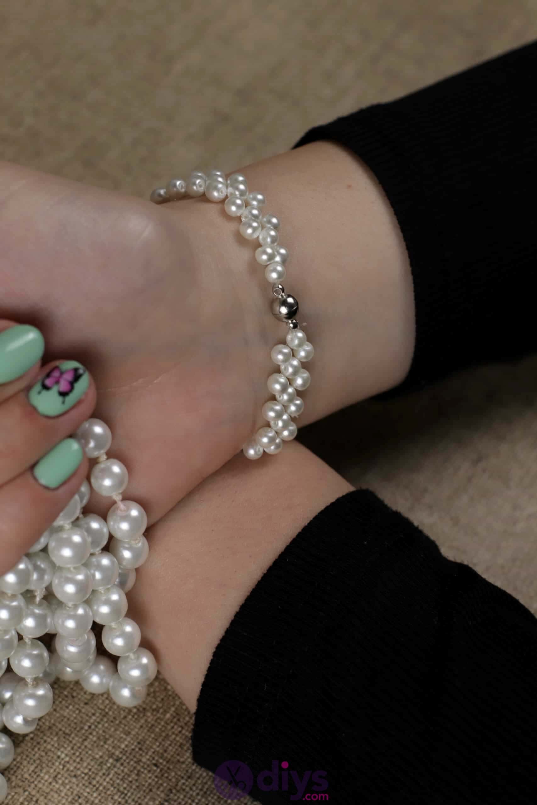 Diy elegant white beads bracelet step 6f