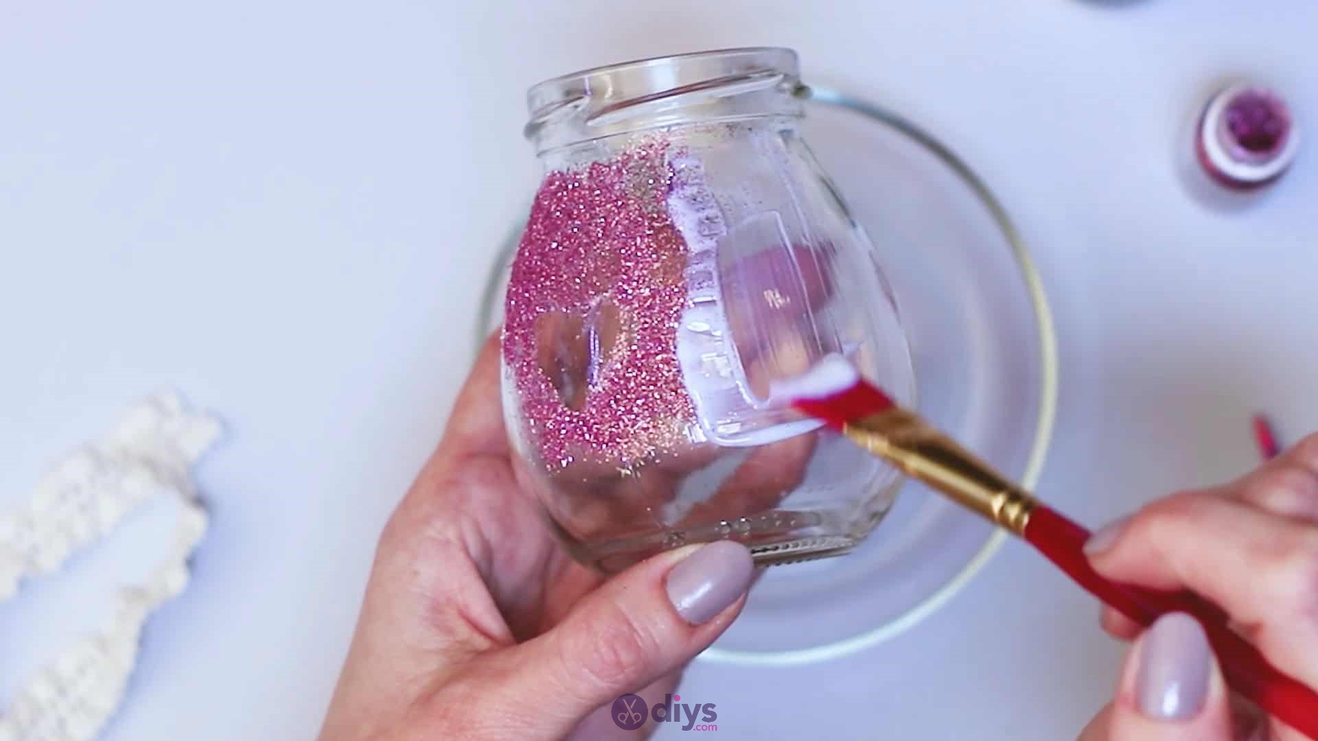 Diy flower glitter vase from glass jars step 6b