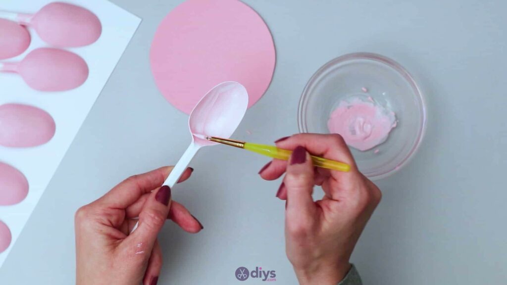 Diy plastic spoon candle holder step 3c