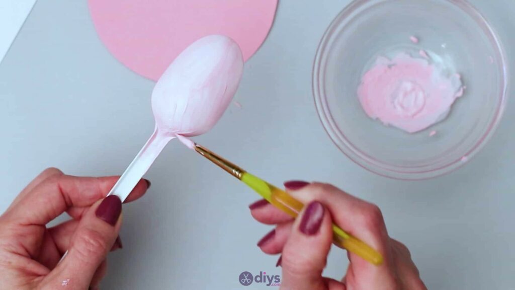 Diy plastic spoon candle holder step 3d