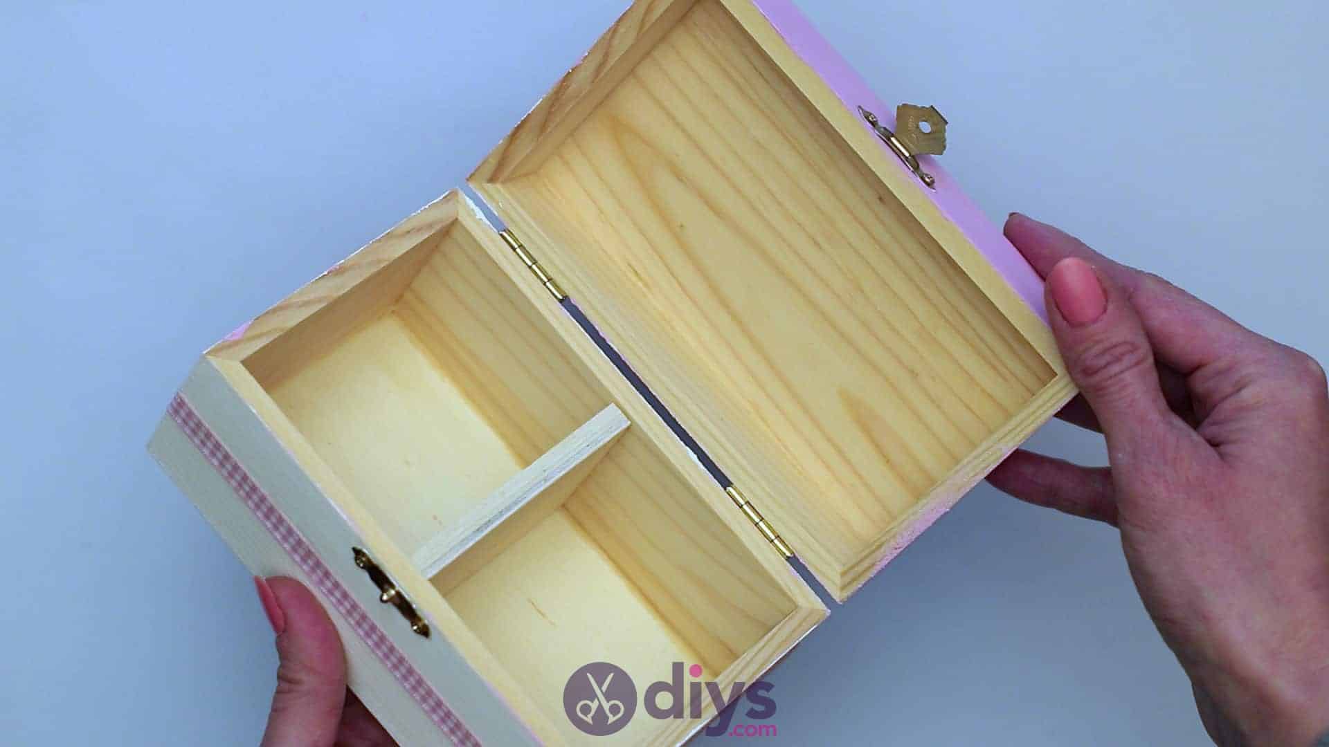 Decoupage wooden jewelry box step 6i