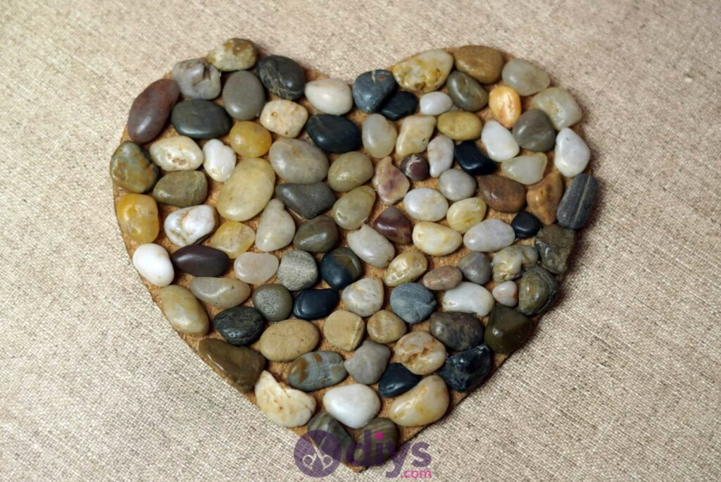 Heart shaped pebble underplate projecy