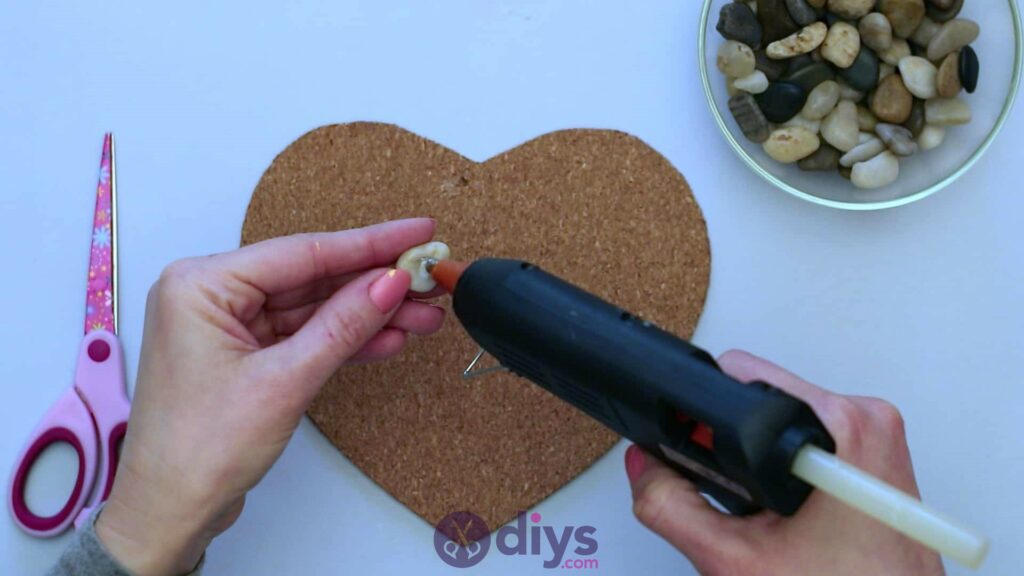 Heart shaped pebble underplate step 3