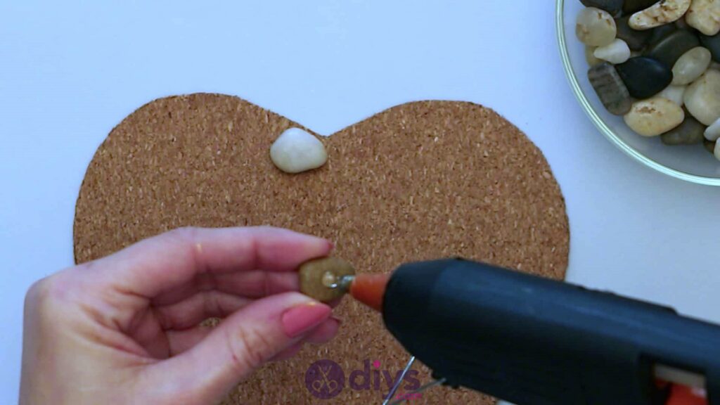 Heart shaped pebble underplate step 3b