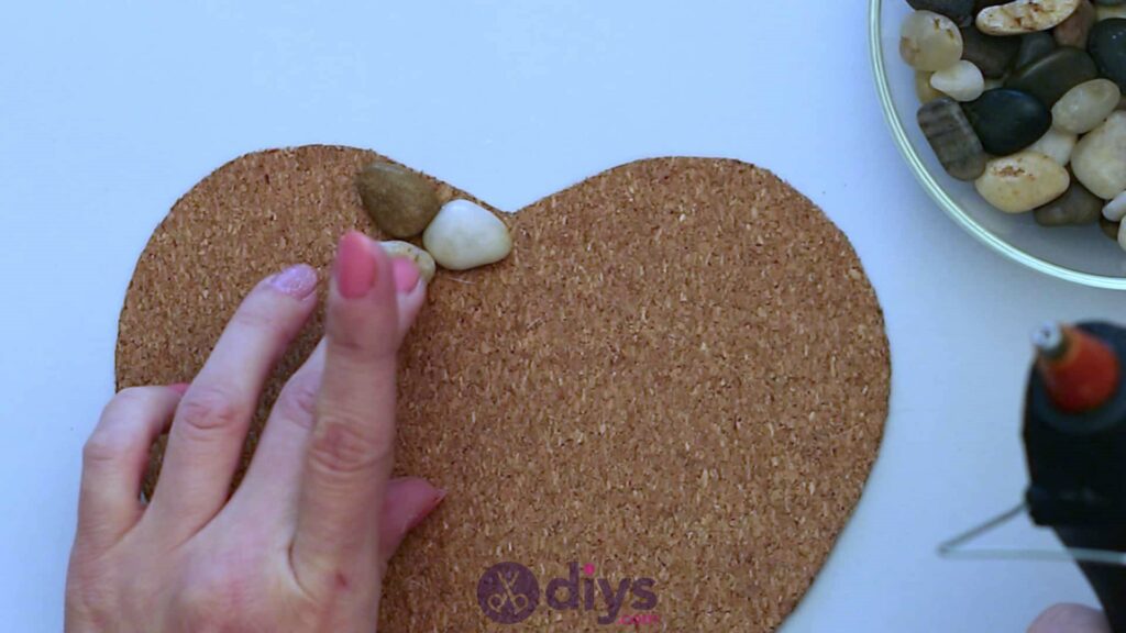 Heart shaped pebble underplate step 3d