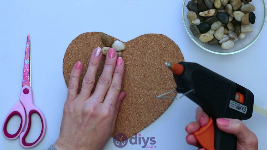 Heart shaped pebble underplate step 3f