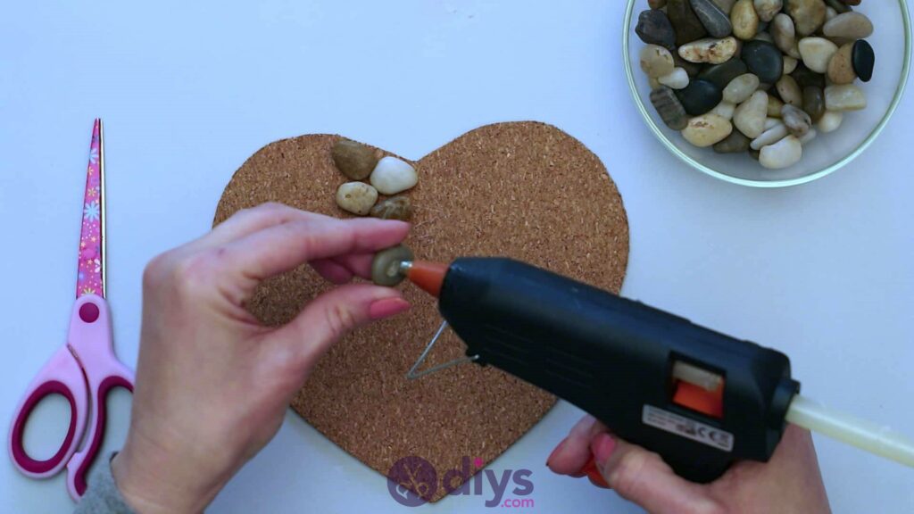 Heart shaped pebble underplate step 3g