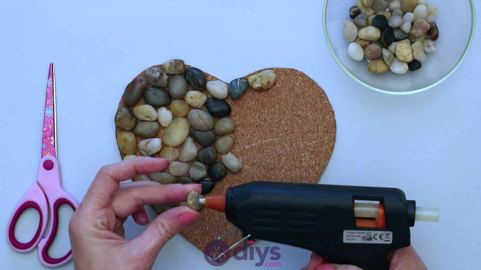 Heart shaped pebble underplate step 3k