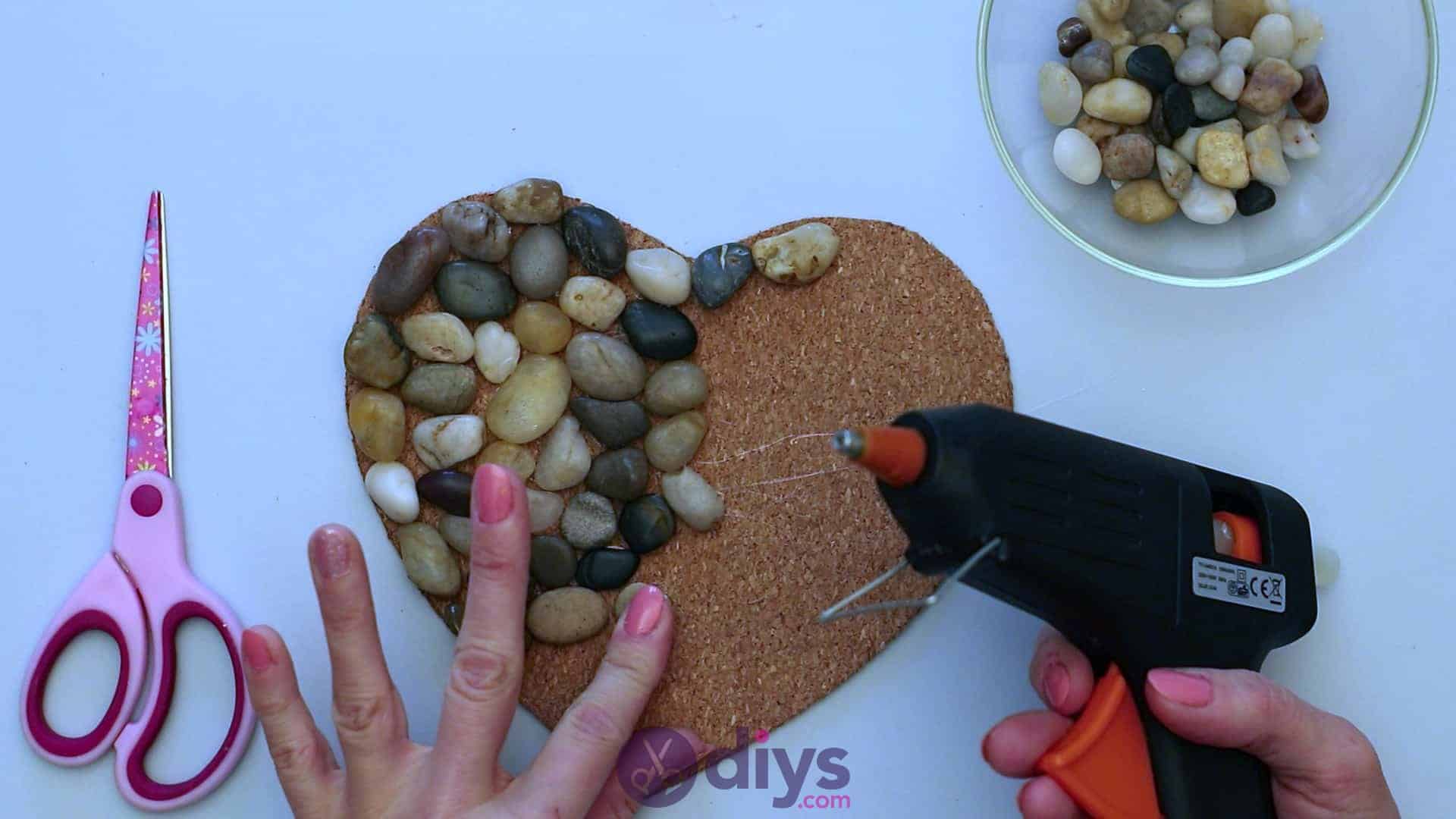 Heart shaped pebble underplate step 3l