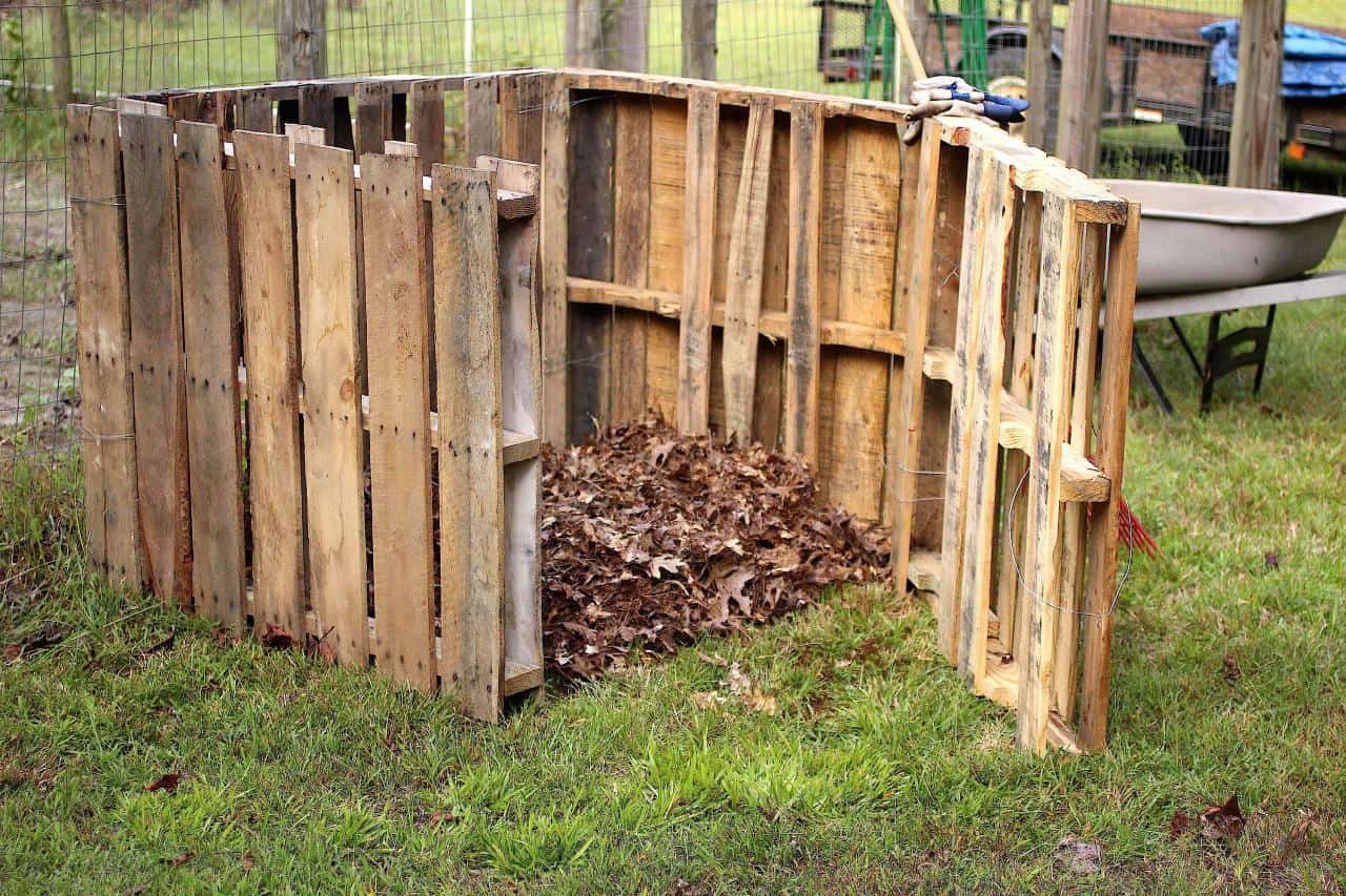 High compost with a gate