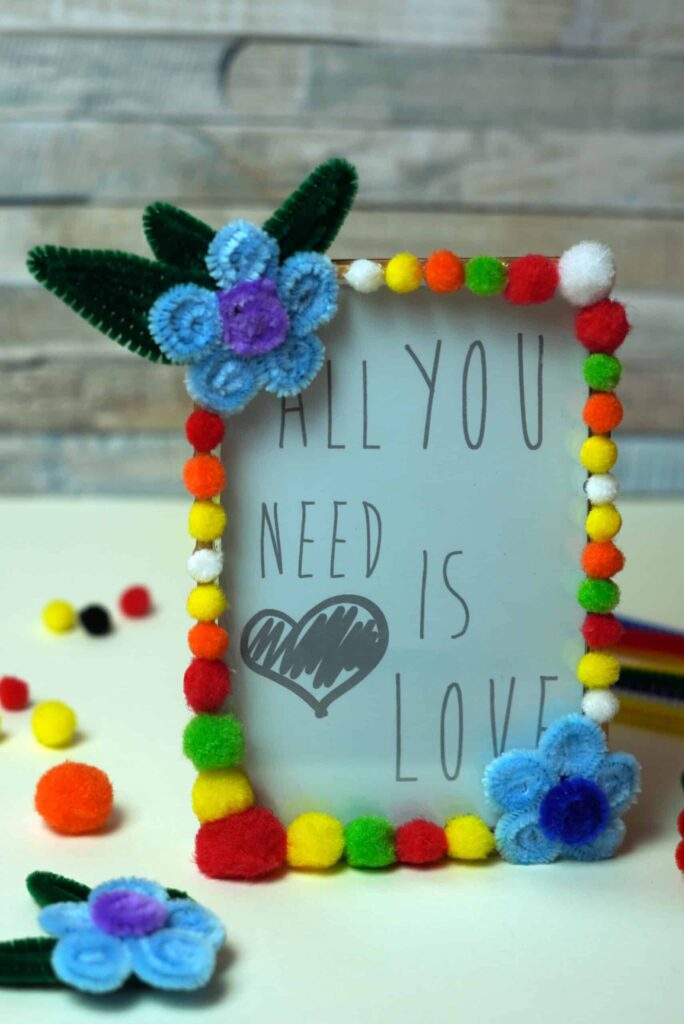Pipe cleaner photo frame decoration