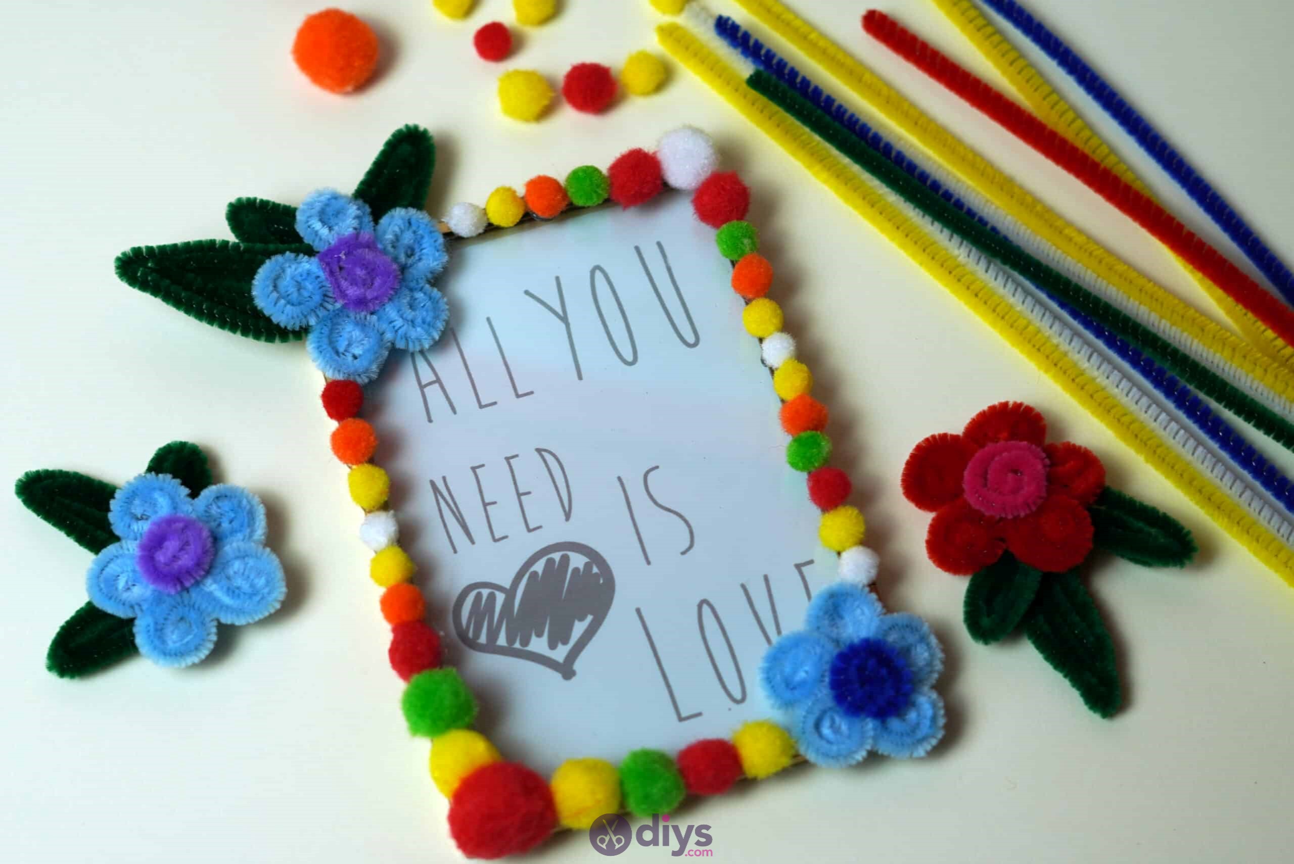 Pipe cleaner photo frame decoration project