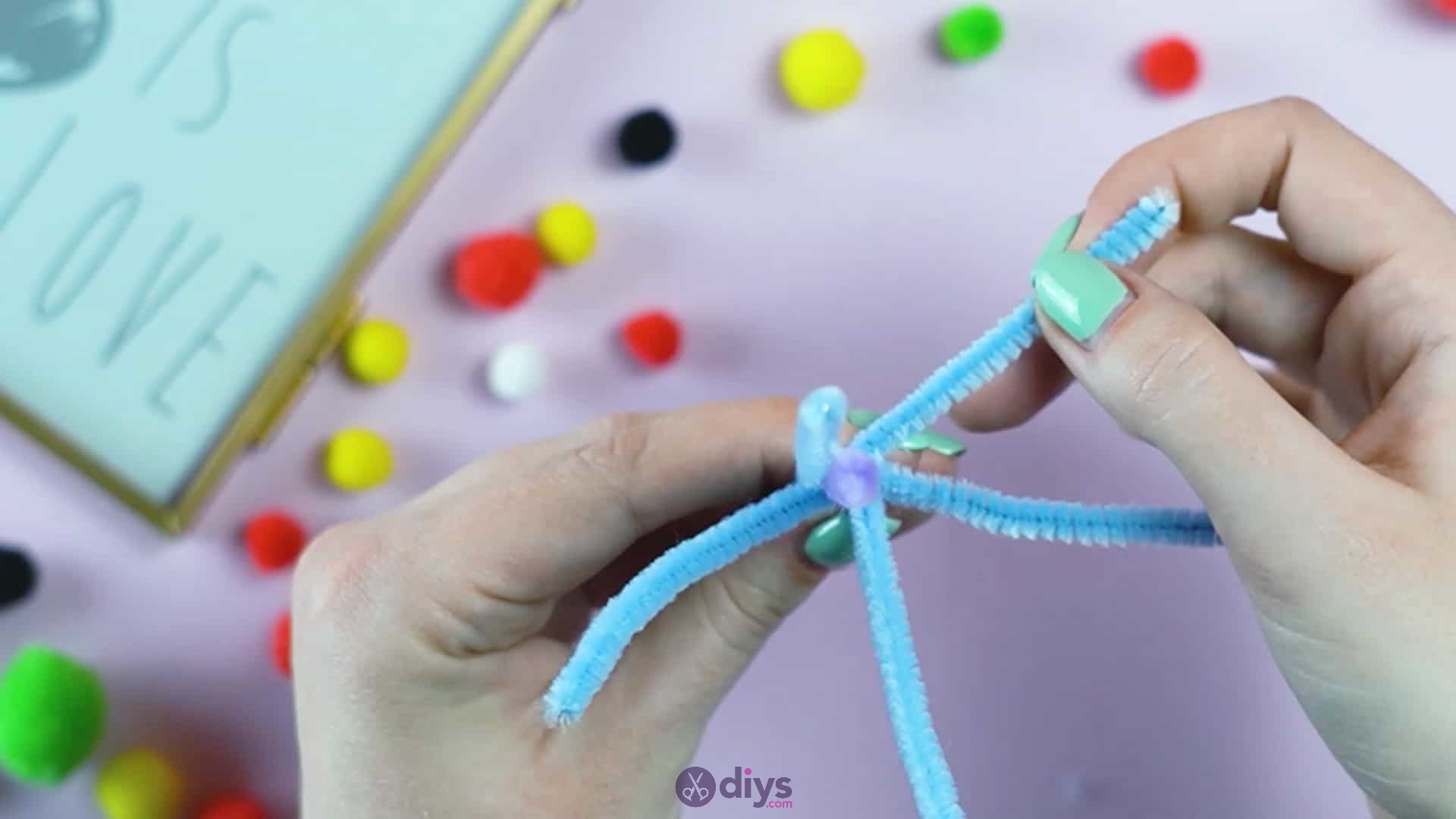 Pipe cleaner photo frame decoration step 6a
