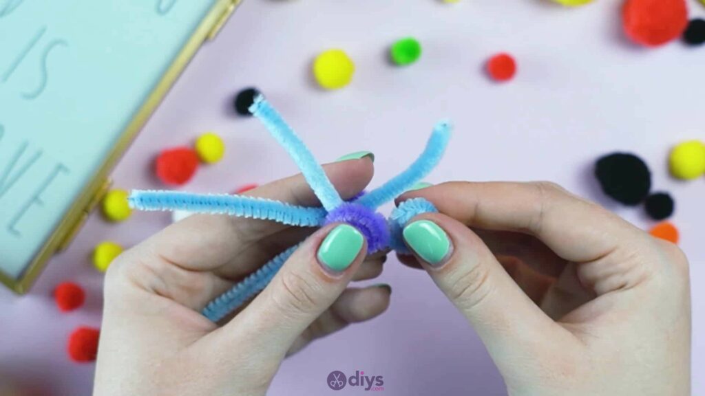 Pipe cleaner photo frame decoration step 6f
