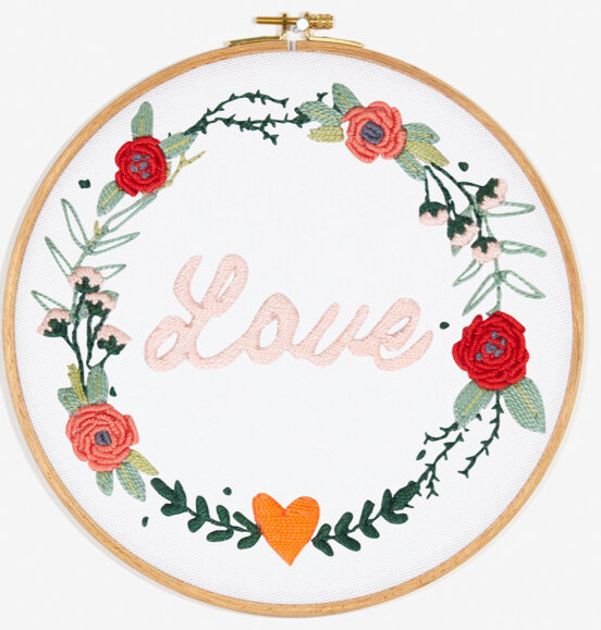 love floral wreath embroidery pattern