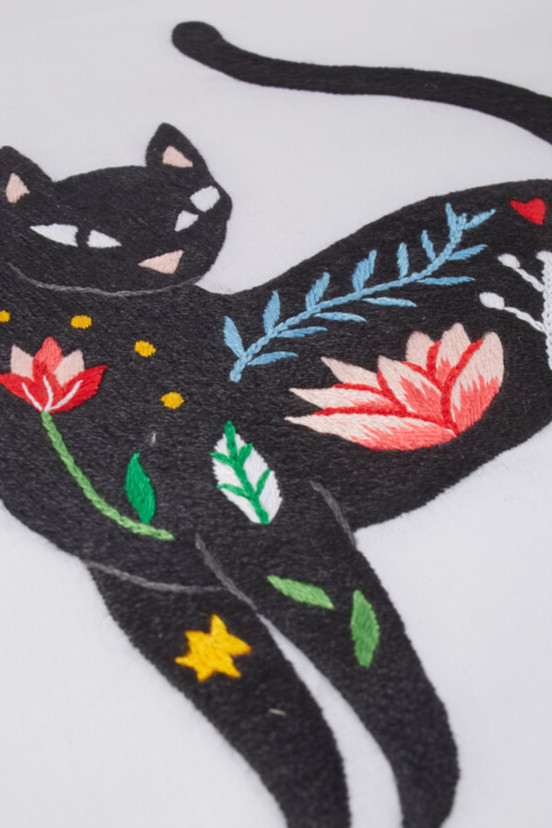 ornate cat with flowers embroidery pattern
