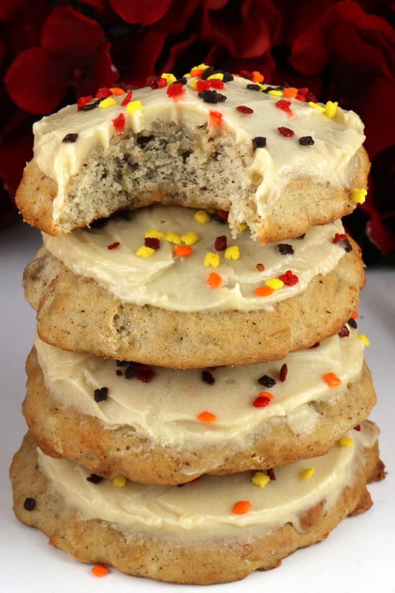 Banana spice cookies with brown sugar cream cheese frosting