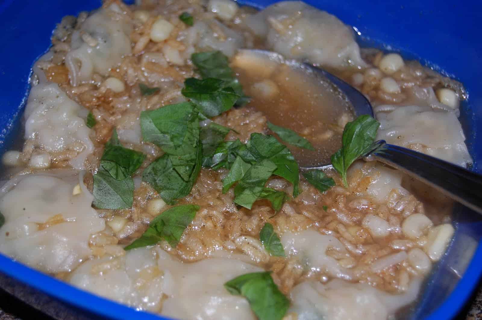 Sizzling rice soup with wonton dumplings