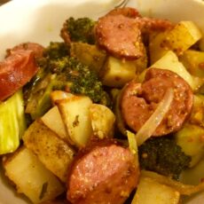 Smoked beef sausage with pottoes and broccoli