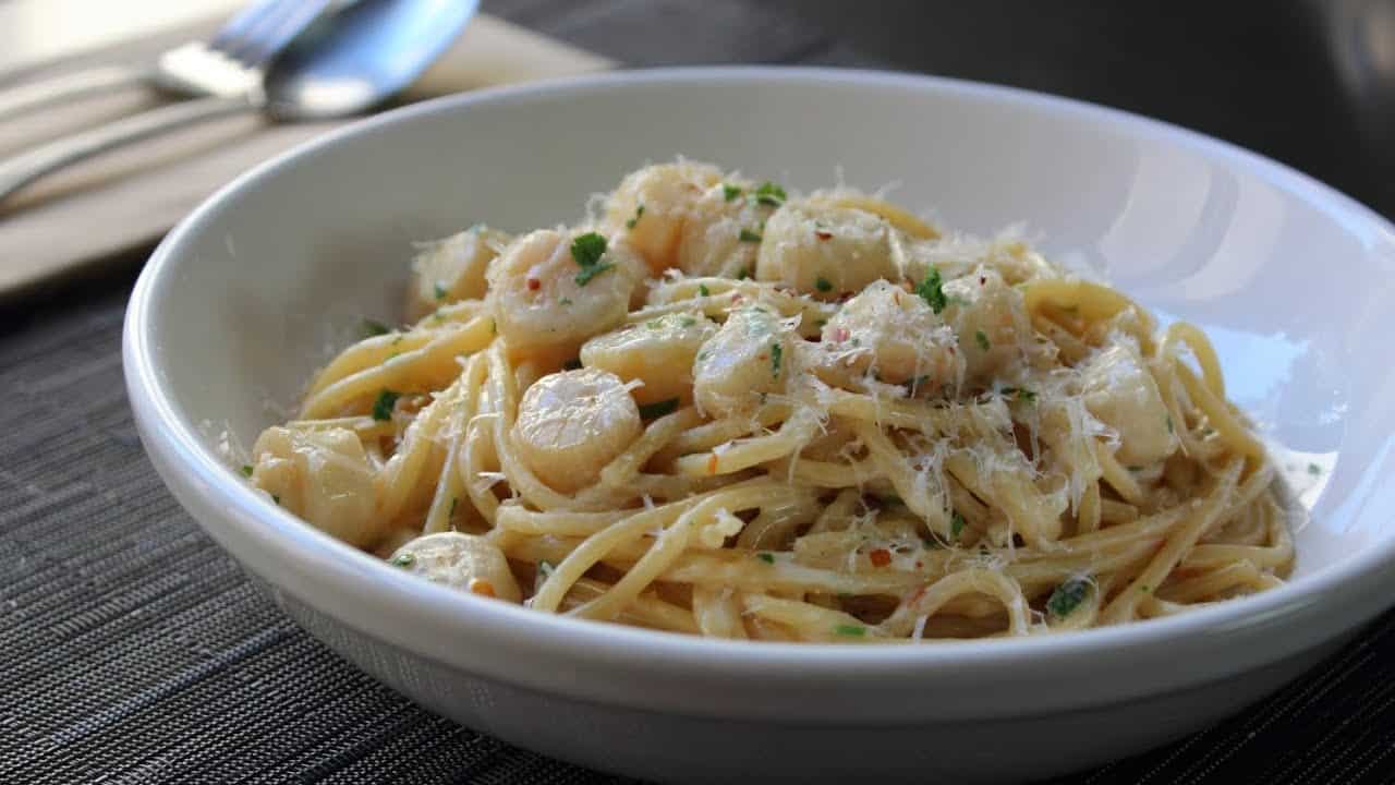 Spaghetti with creamy bay scallops