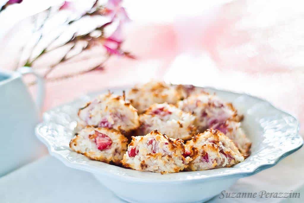 Strawberry coconut macaroons