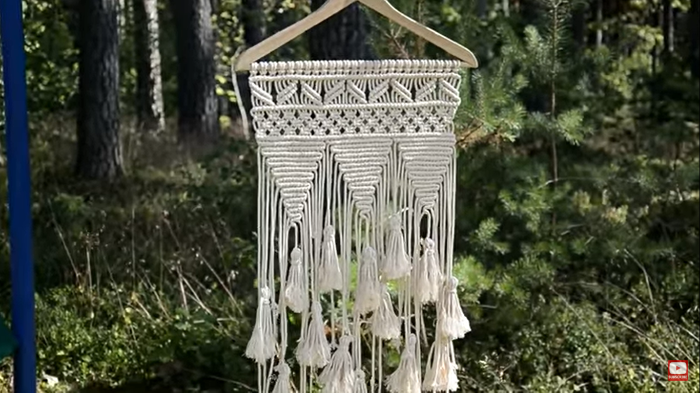 Triangle macrame