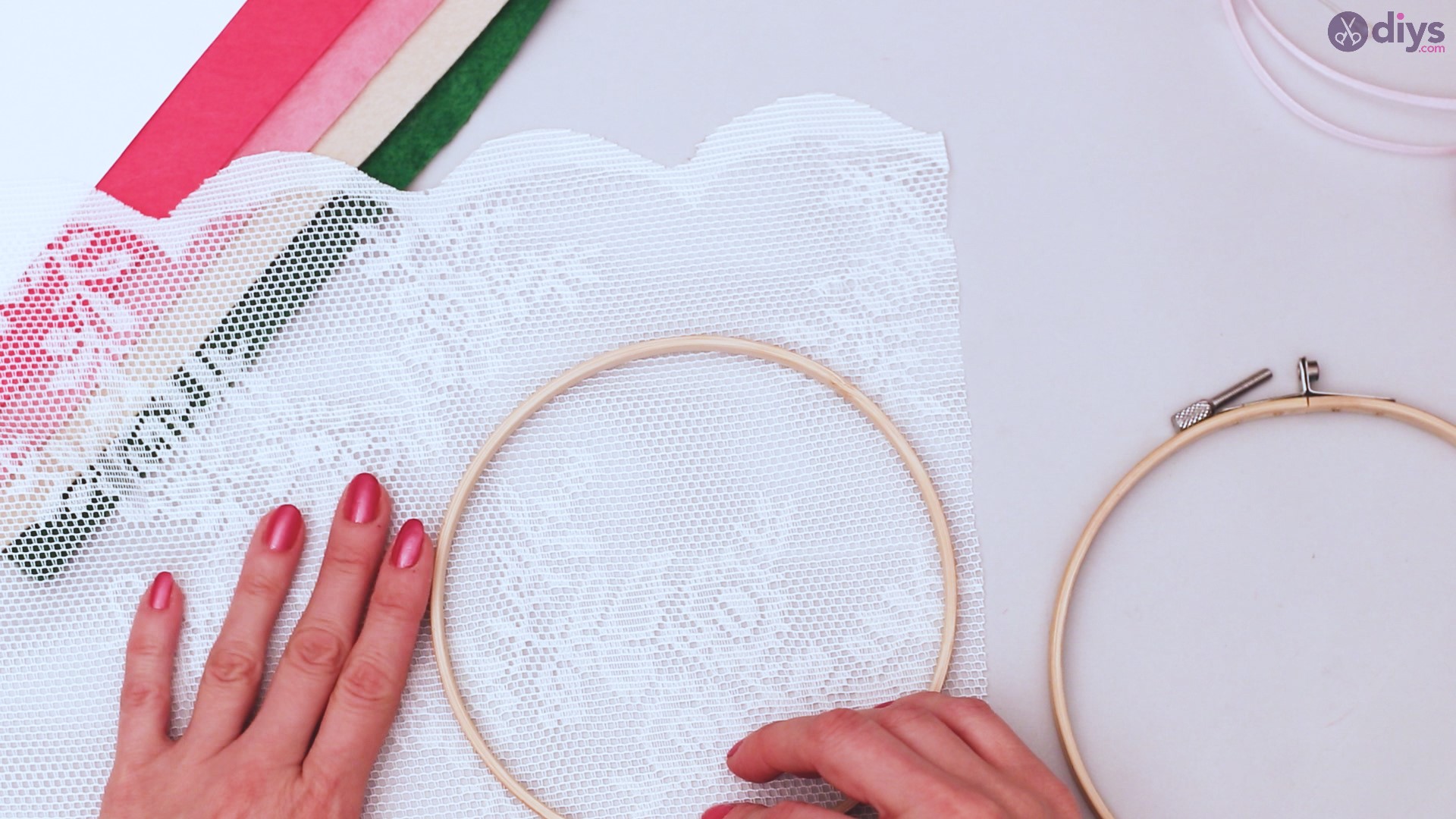 Diy embroidery hoop wall decor tutorial step by step (2)