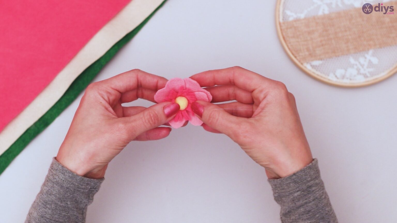 DIY Embroidery Hoop Wall Decor