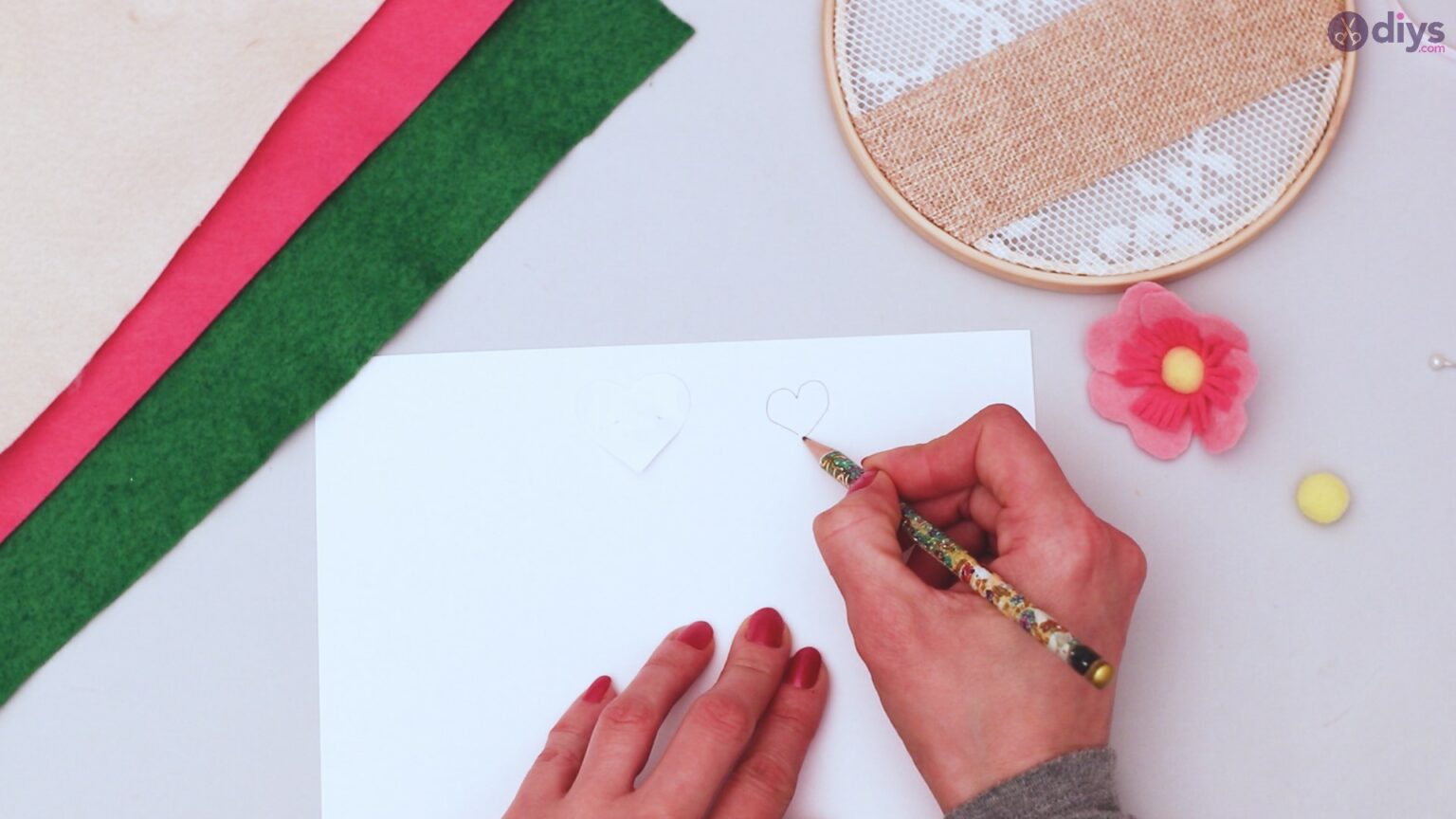 DIY Embroidery Hoop Wall Decor