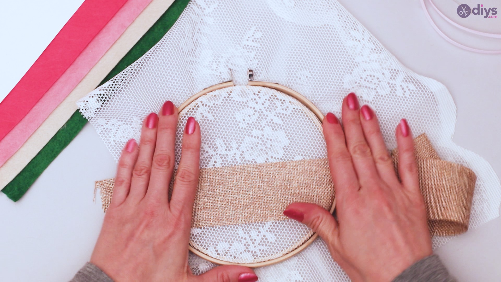 Diy embroidery hoop wall decor tutorial step by step (4)