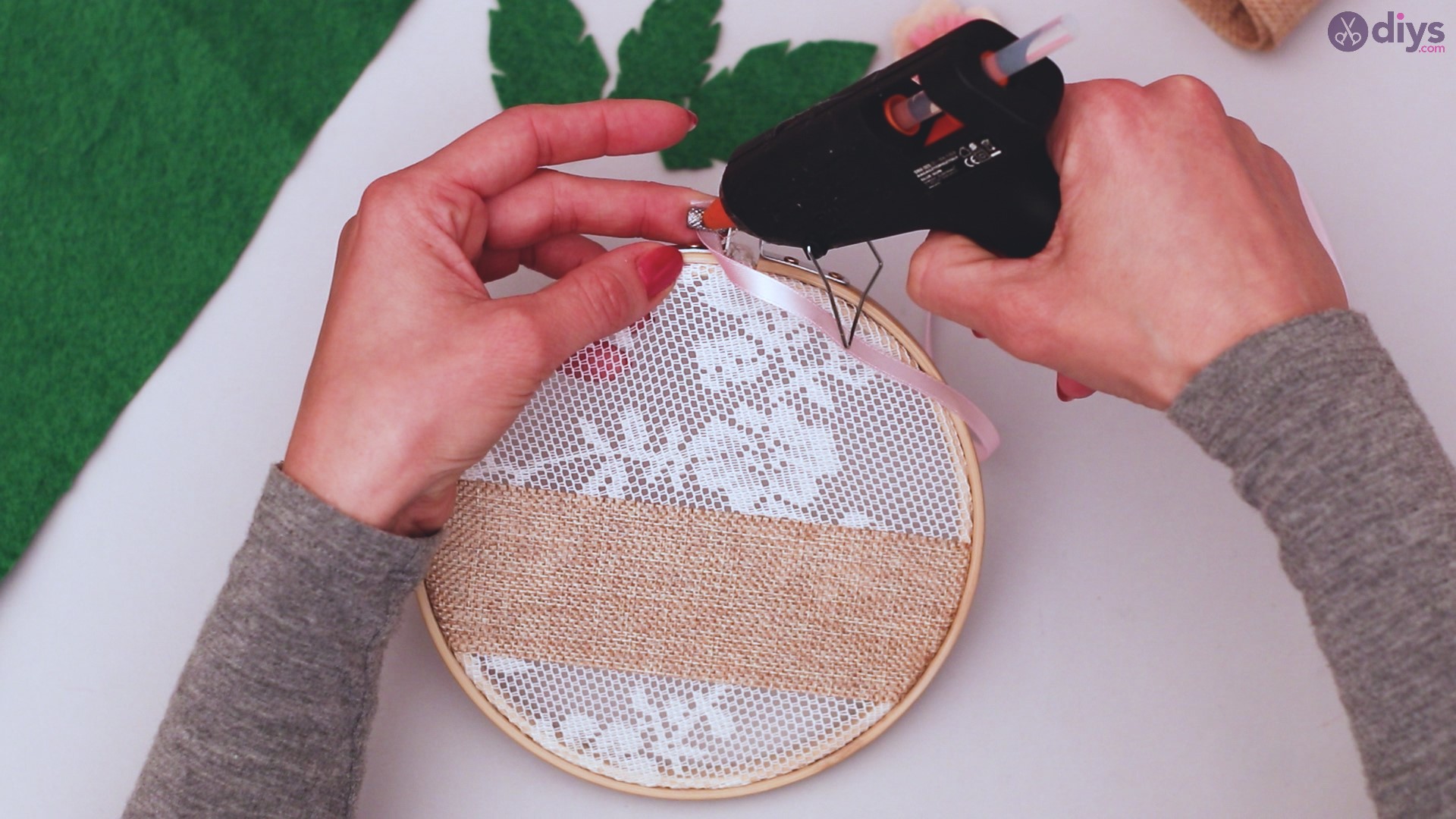 Diy embroidery hoop wall decor tutorial step by step (53)