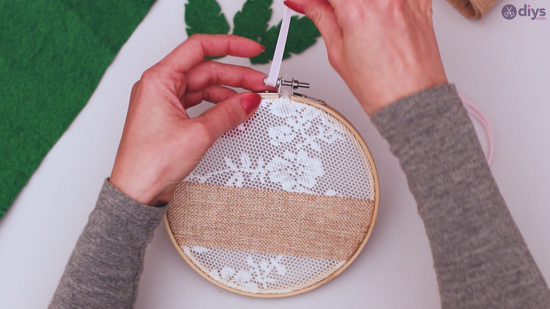 Diy embroidery hoop wall decor tutorial step by step (54)