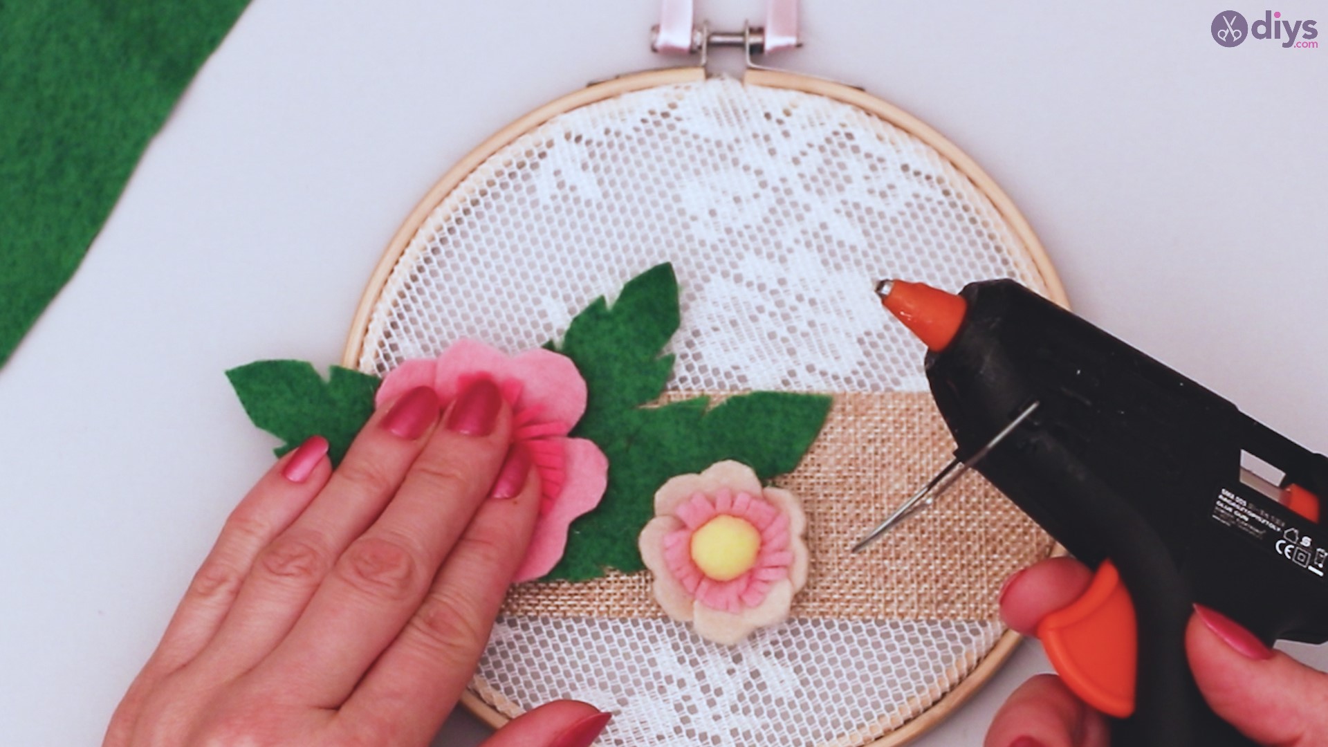 Diy embroidery hoop wall decor tutorial step by step (61)