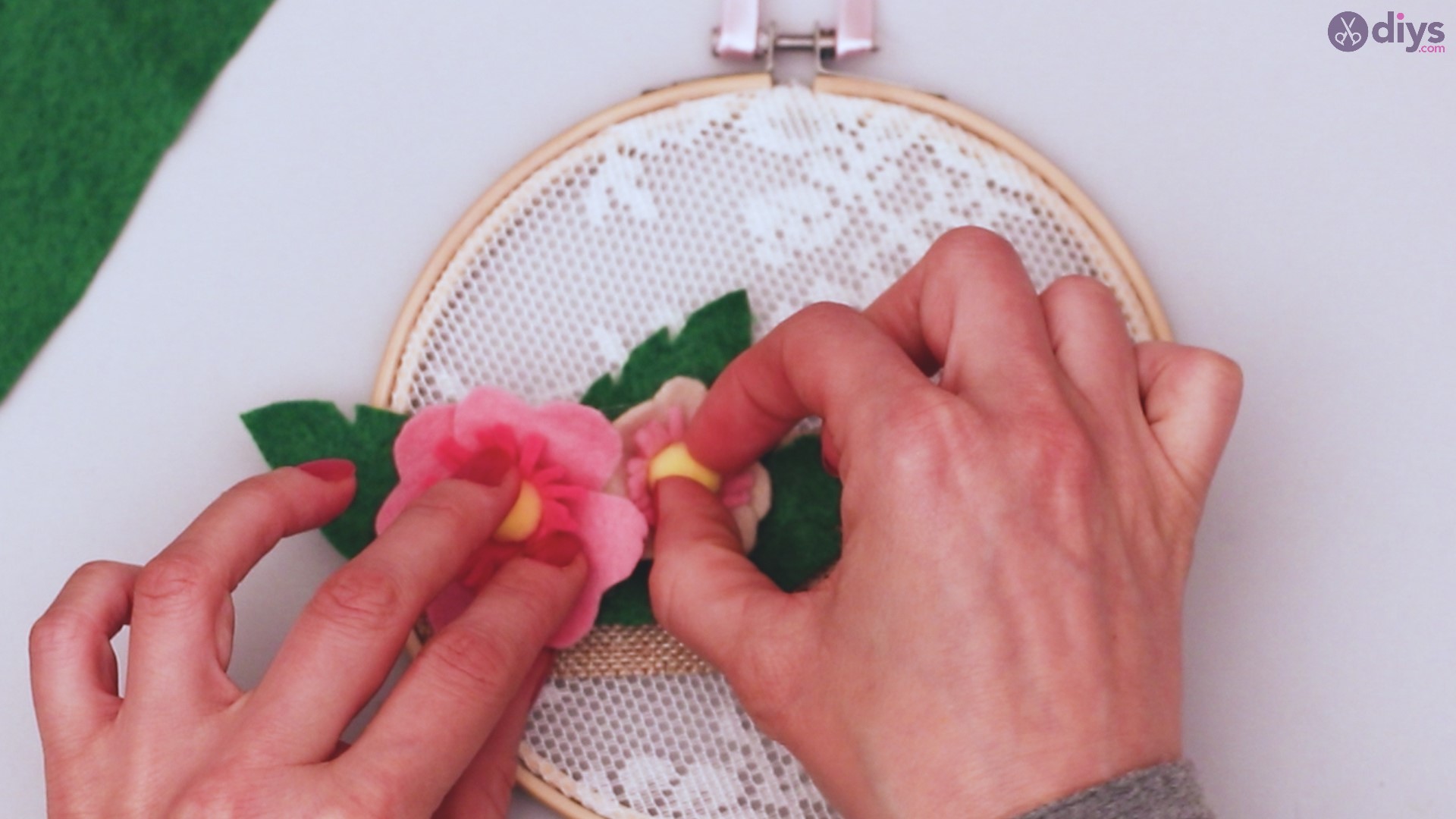 Diy embroidery hoop wall decor tutorial step by step (63)