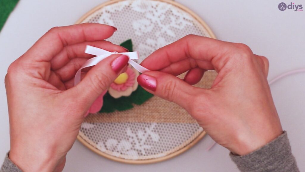 Diy embroidery hoop wall decor tutorial step by step (68)