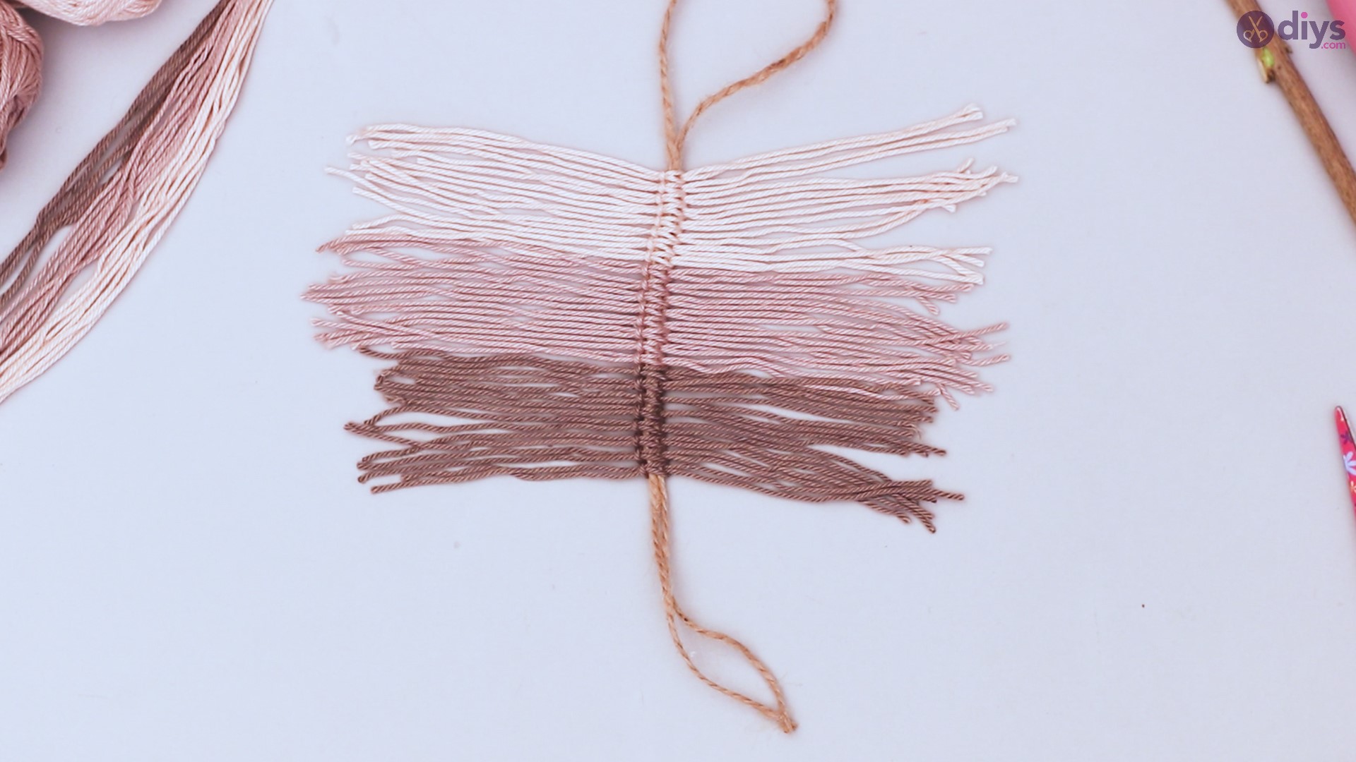 Diy yarn leaf wall decor tutorial (24)