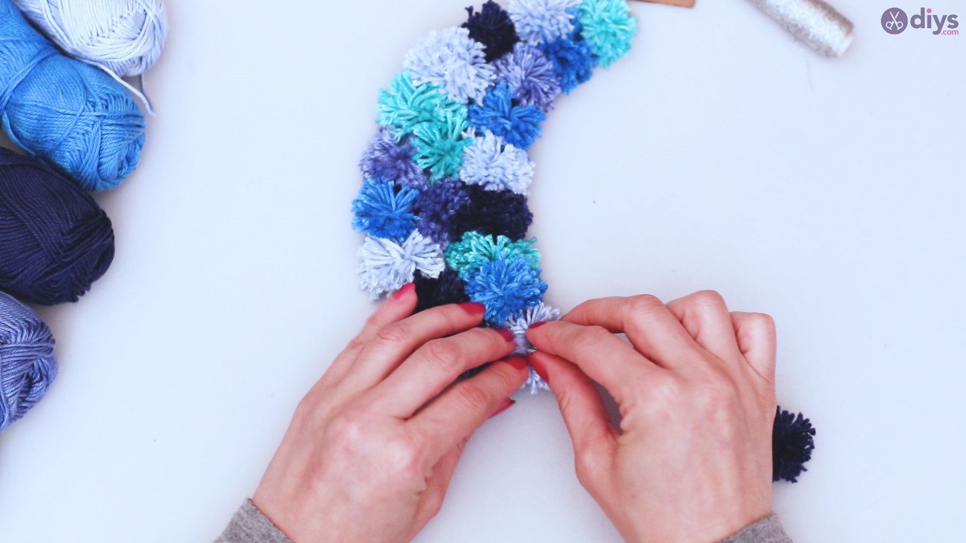 Pompom moon wall art diy (35)