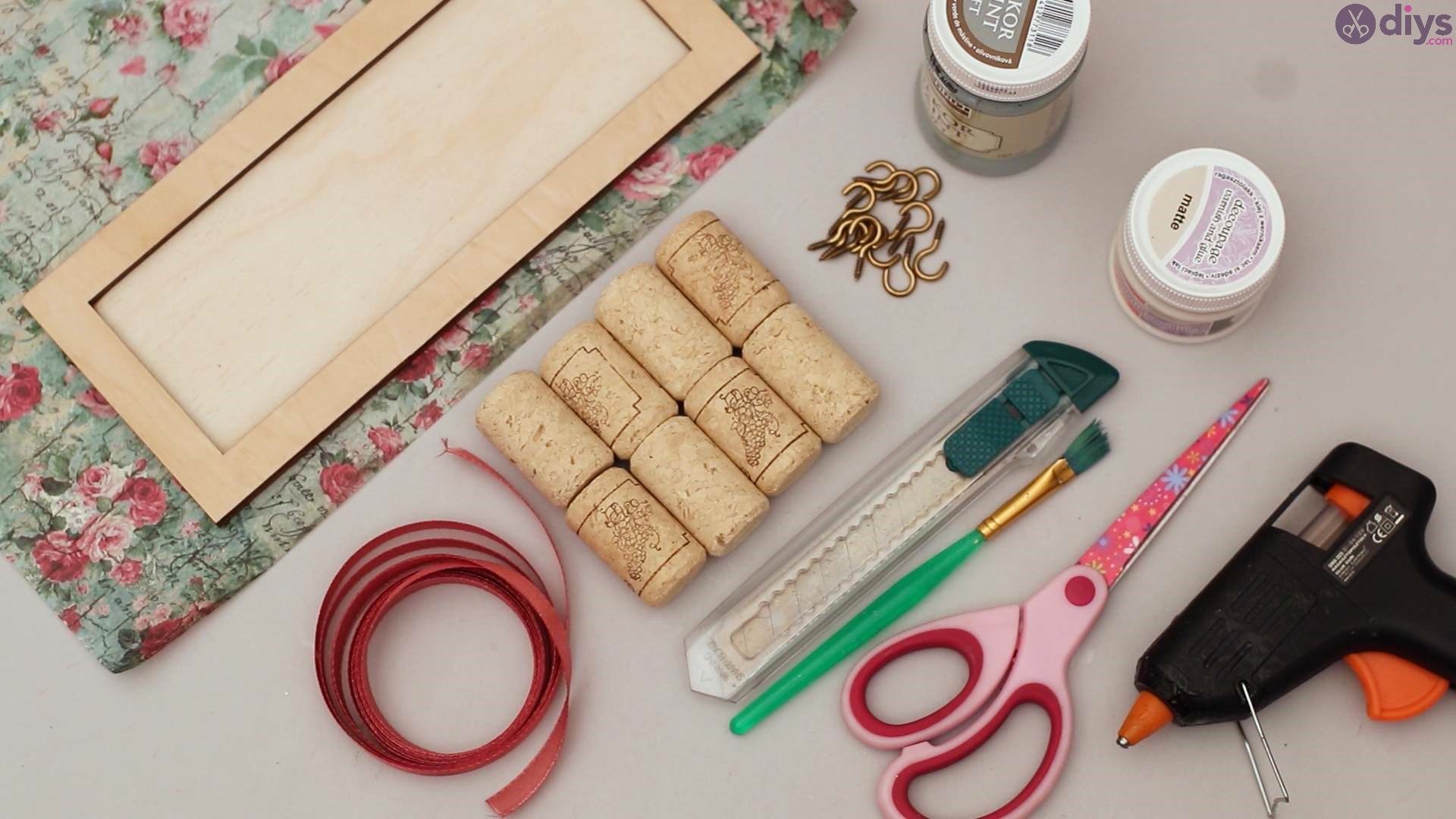 Wine cork jewelry organizer (1)