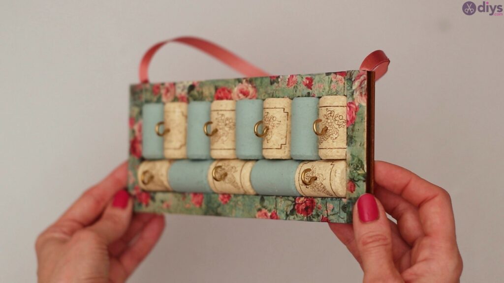 Wine cork jewelry organizer (42)