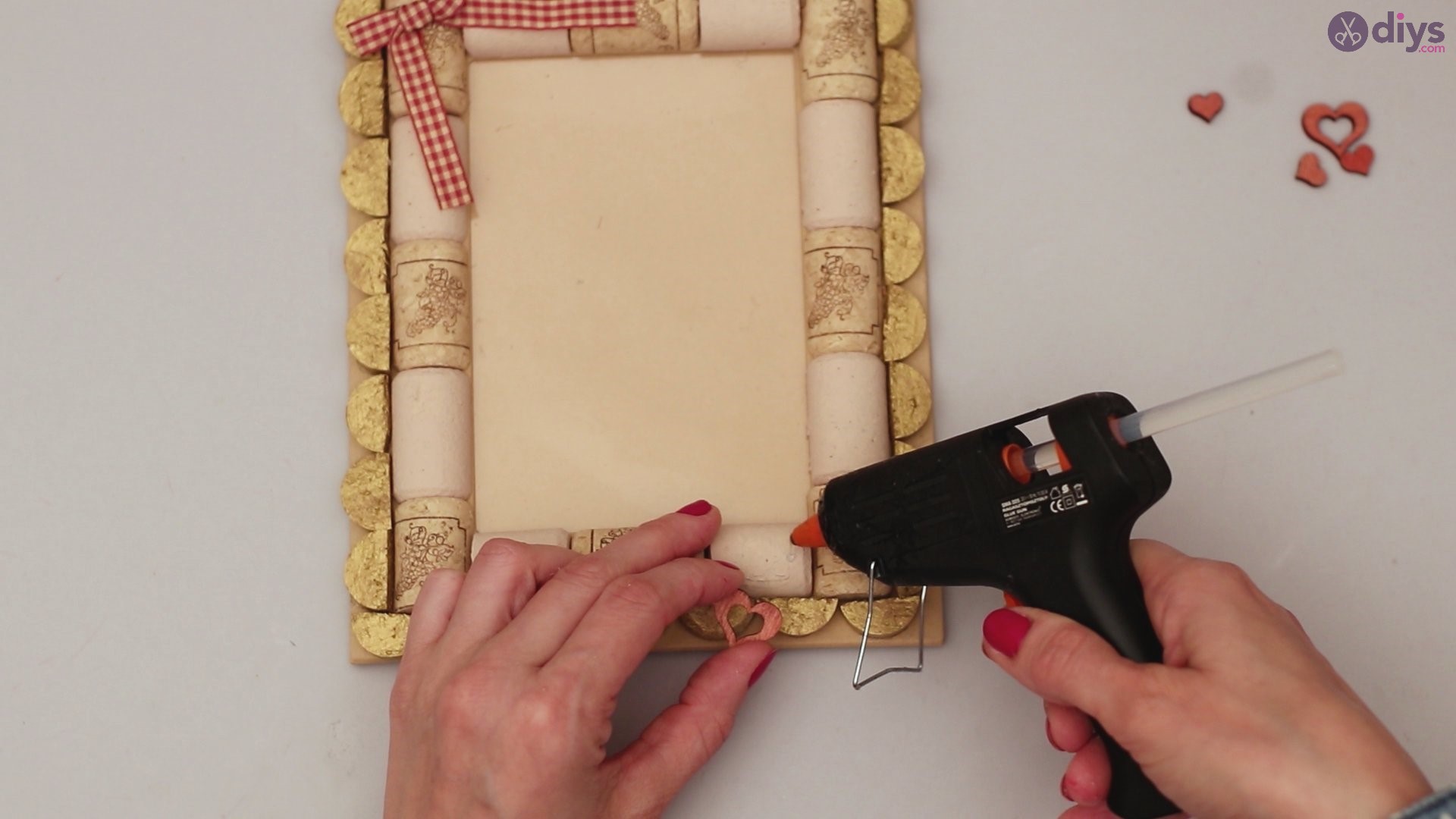 tool to cut wine corks in half