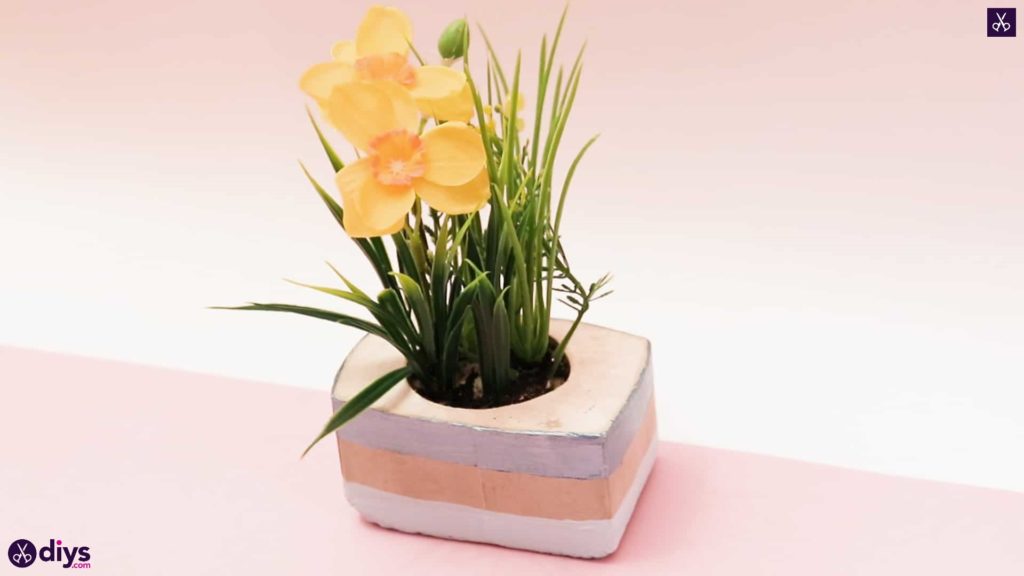 Concrete flower pot