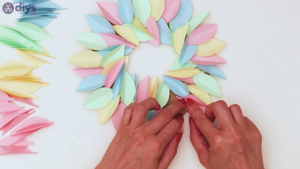 Paper flower wreath steps (30)