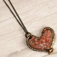 Cropped diy wire heart with beads jpg