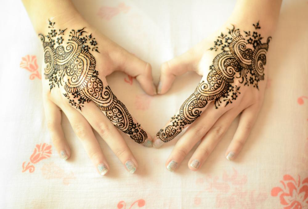 simple henna design  Kelly Caroline